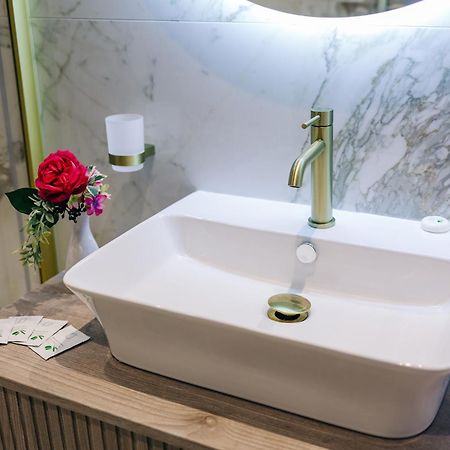 Hotel Dana 2 Satu Mare Eksteriør billede