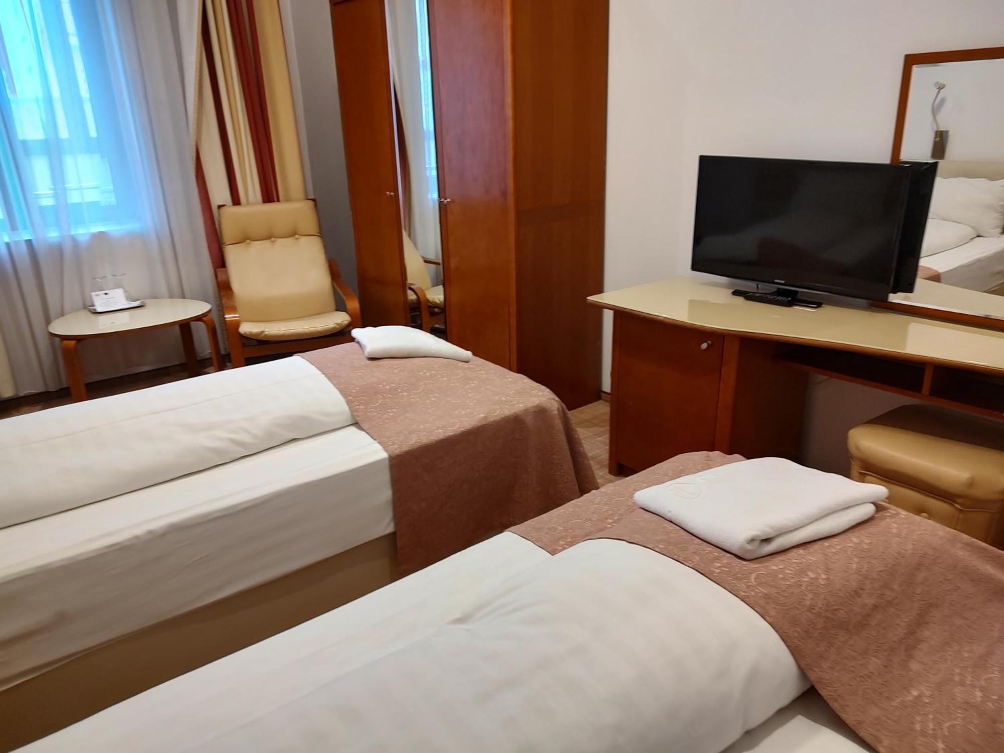 Hotel Dana 2 Satu Mare Eksteriør billede