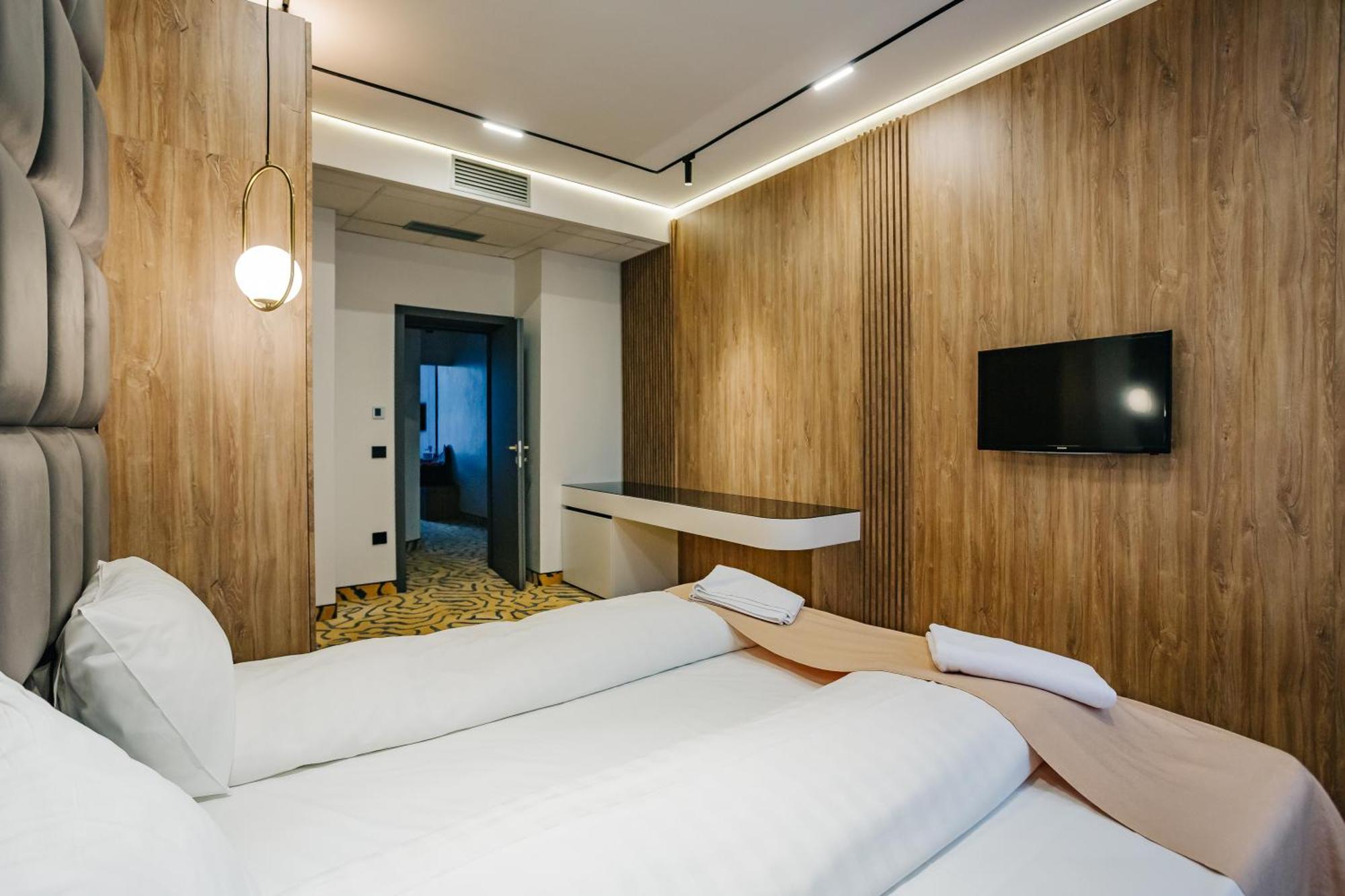 Hotel Dana 2 Satu Mare Eksteriør billede