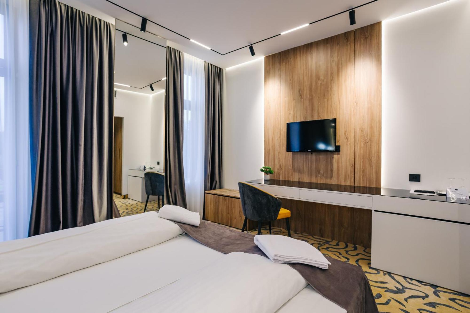 Hotel Dana 2 Satu Mare Eksteriør billede