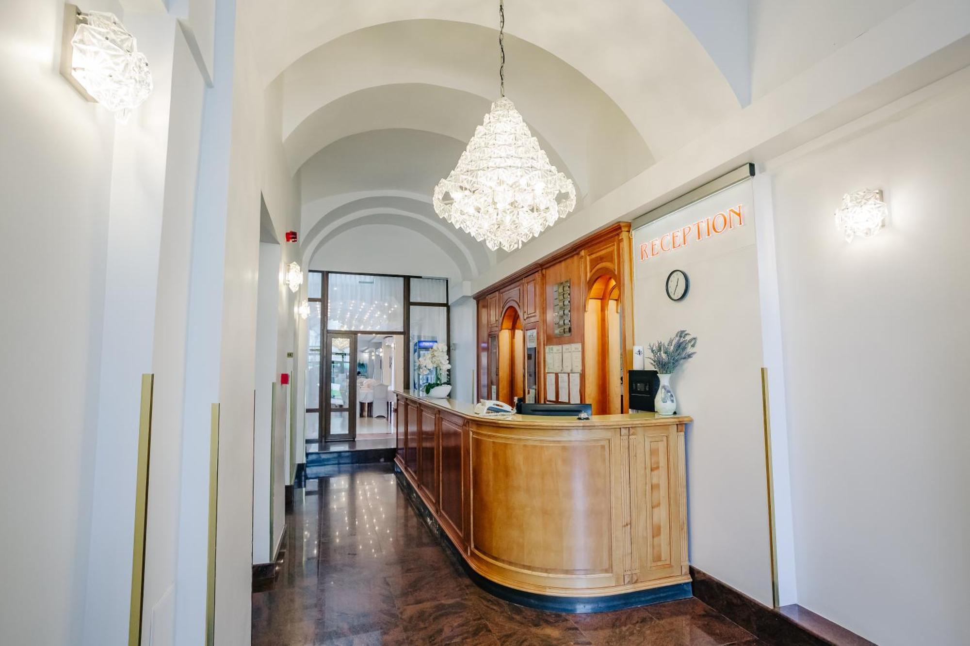 Hotel Dana 2 Satu Mare Eksteriør billede