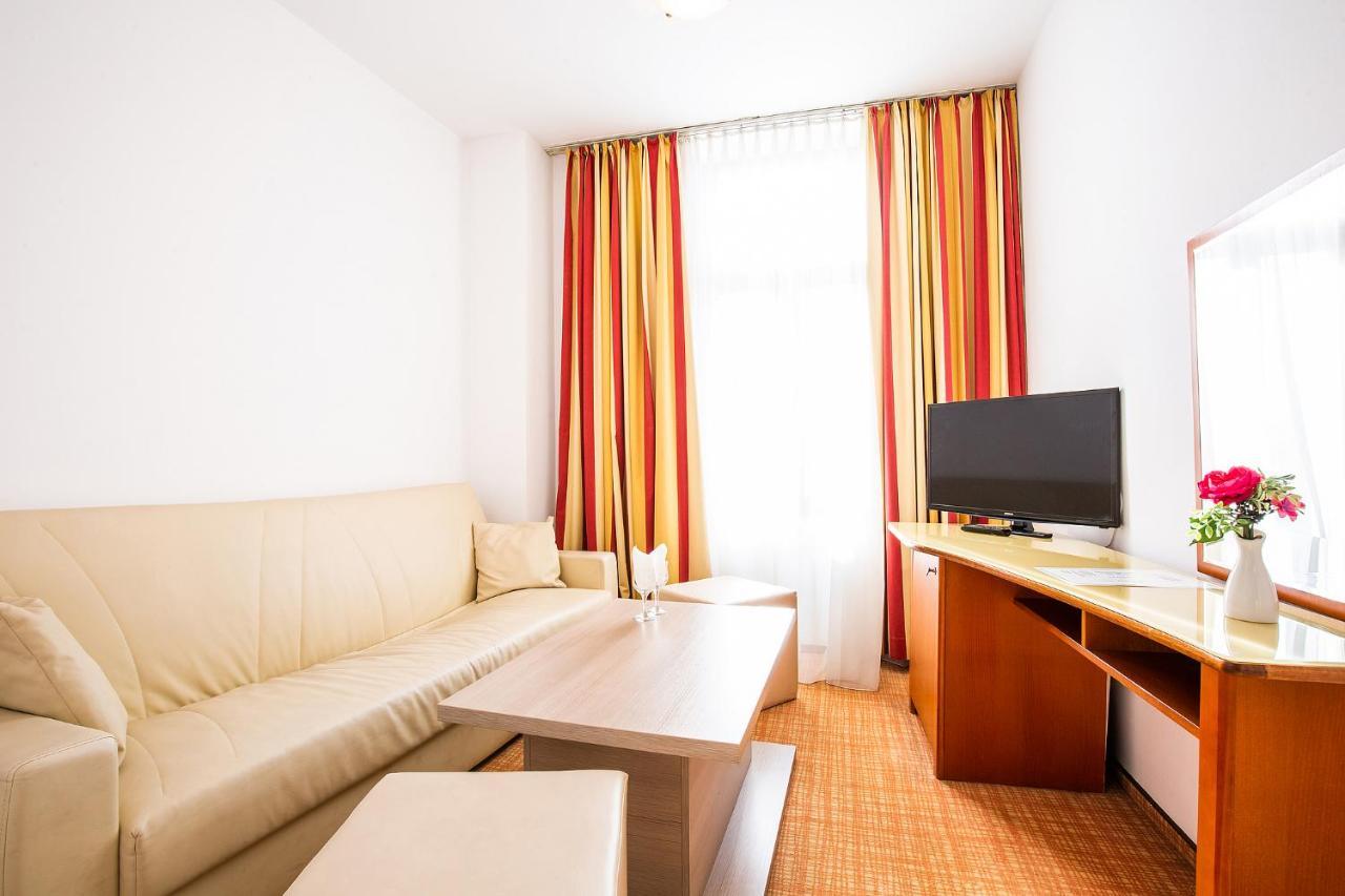 Hotel Dana 2 Satu Mare Eksteriør billede