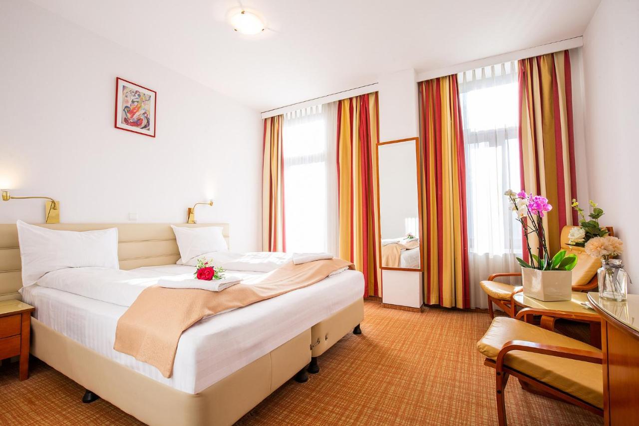 Hotel Dana 2 Satu Mare Eksteriør billede