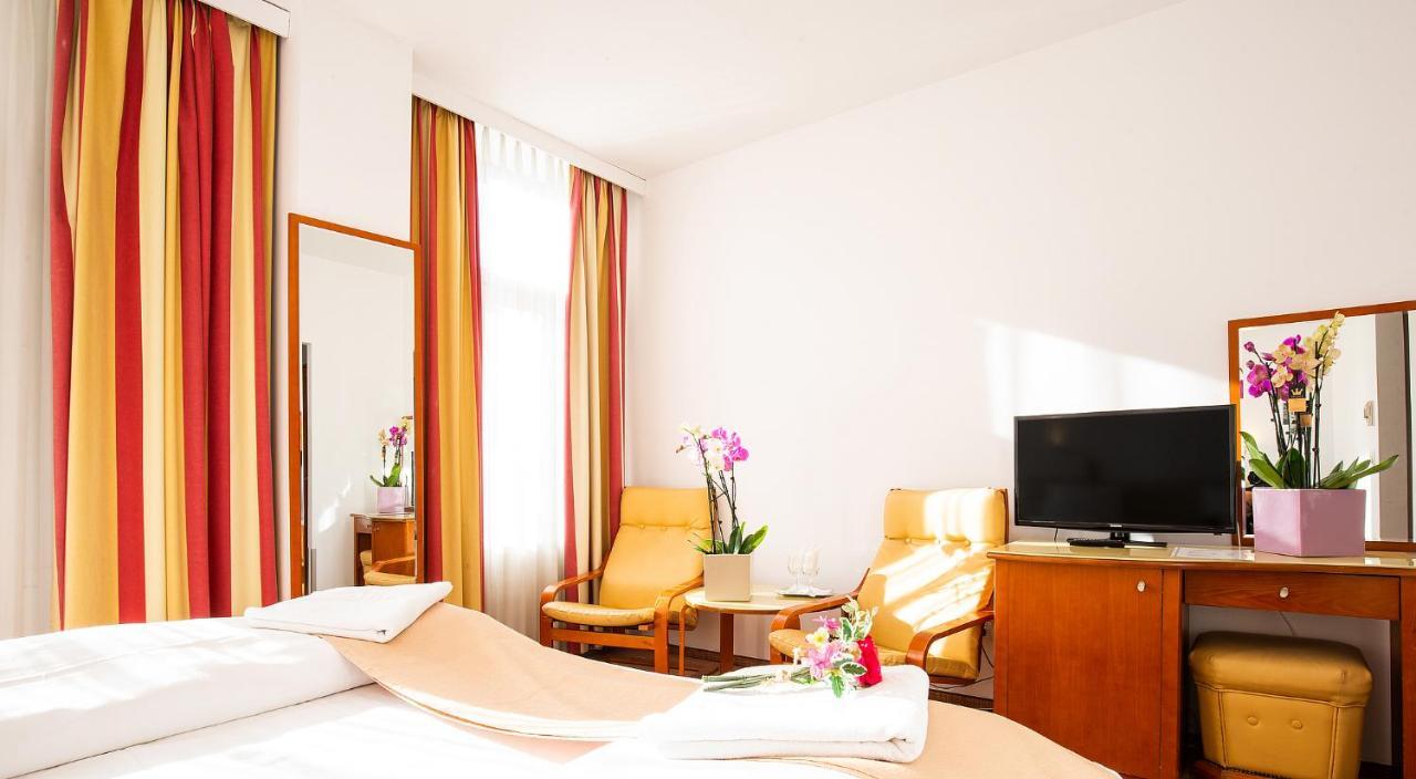 Hotel Dana 2 Satu Mare Eksteriør billede